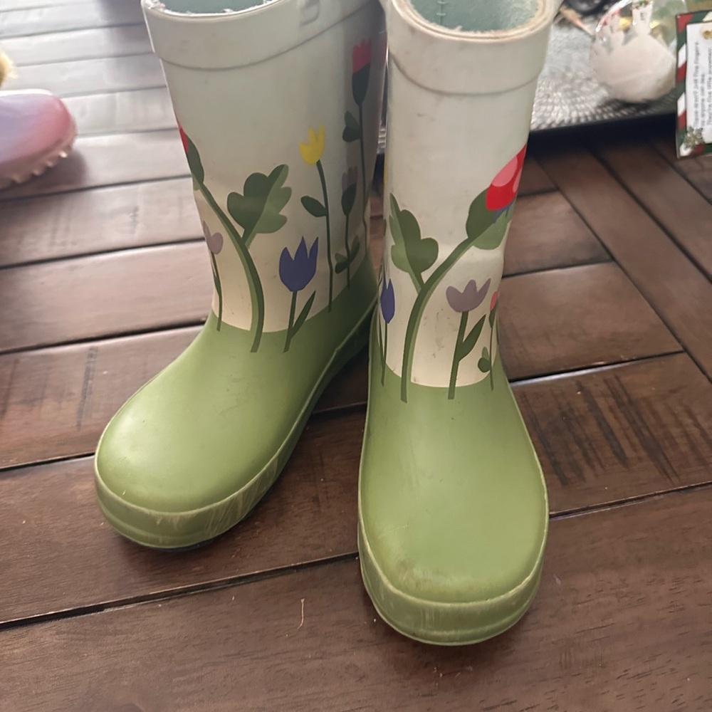 Kids Green Floral Rain Boots with Bugs - Picture 5 of 6